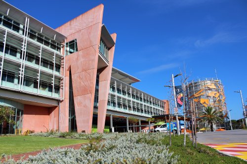 カーティン大学のシンボル的な建物の外観