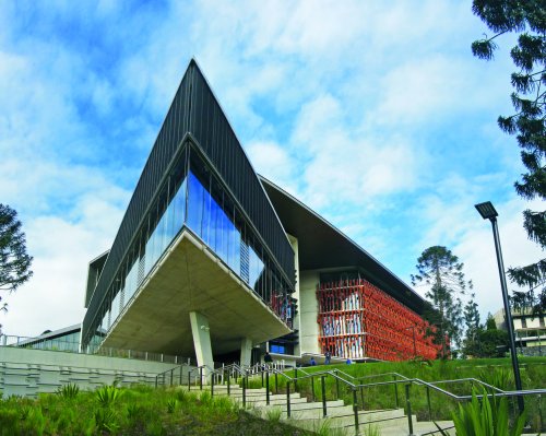 UQのモダンな校舎建築