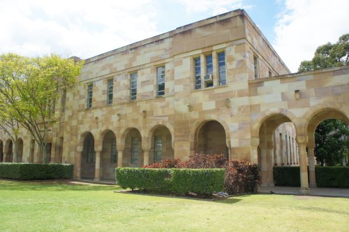 クイーンズランド大学の歴史あるサンドストーン校舎