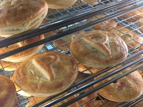 オーストラリアの国民食 ミートパイ の食べくらべ オーストラリア留学センター スタッフブログ
