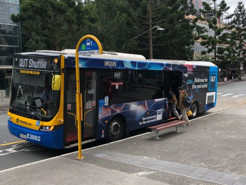 QUT学生専用シャトルバス――キャンパス間の移動を簡潔に