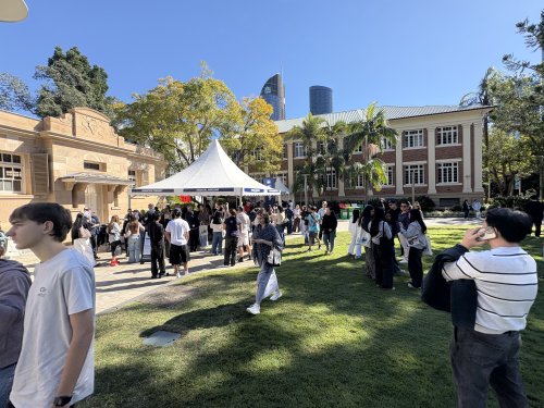 QUT（クイーンズランド工科大学）Gardens Pointキャンパスで賑わうオープンデーの様子