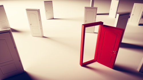 複数の選択肢を比較検討するイメージ